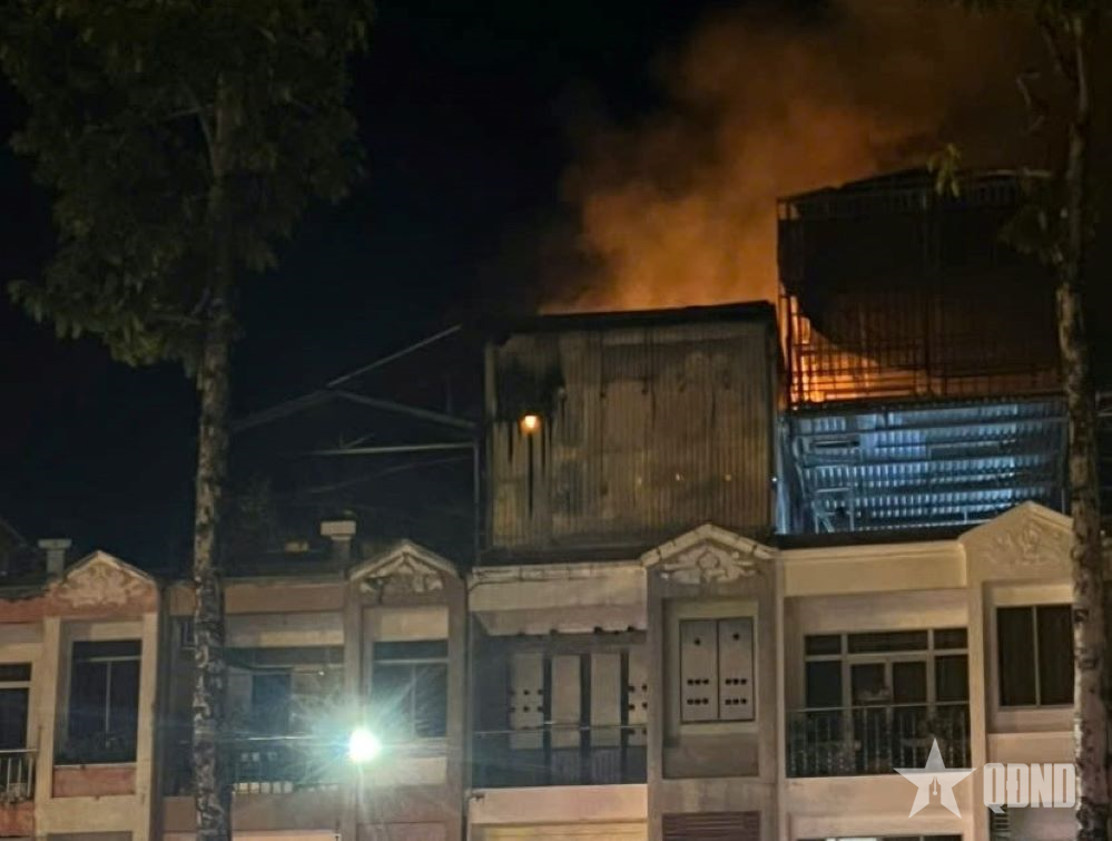 An Giang: Cháy nhà nuôi yến giữa đêm, nhiều người dân hoảng loạn